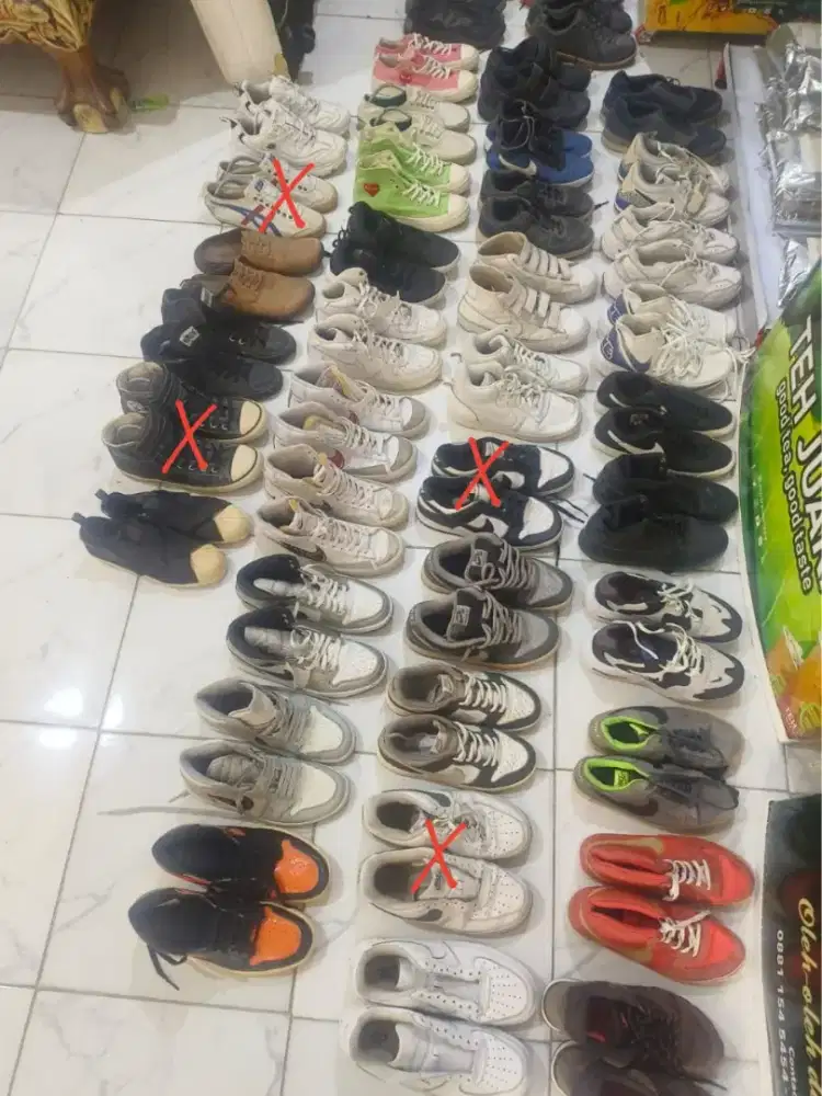 Jual borongan sepatu 35 pasang take all 160rb