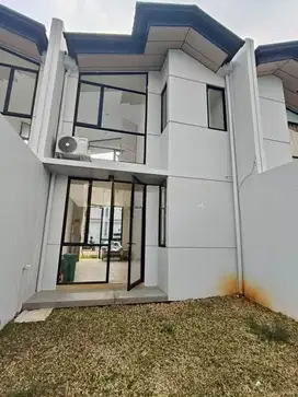 Disewakan rumah 2 lantai cluster cendana cove Lippo Karawaci termurah
