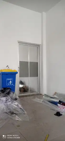 Sticker kaca cermin stiker satu arah murah & kaca film miror pintu