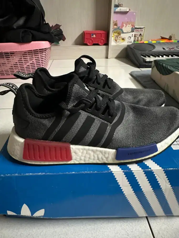 Sepatu Adidas NMD R1