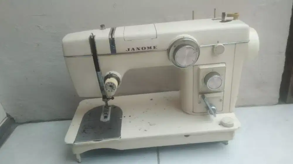 Mesin jahit janome lubang kancing