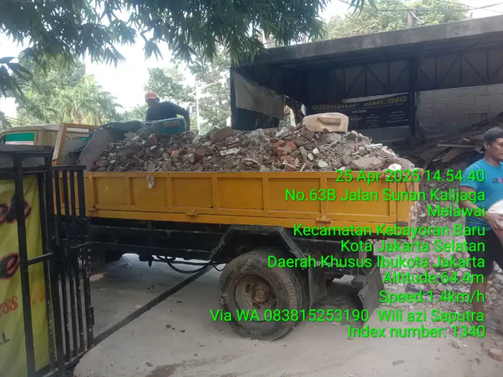 Tukang buang puing sampah dll