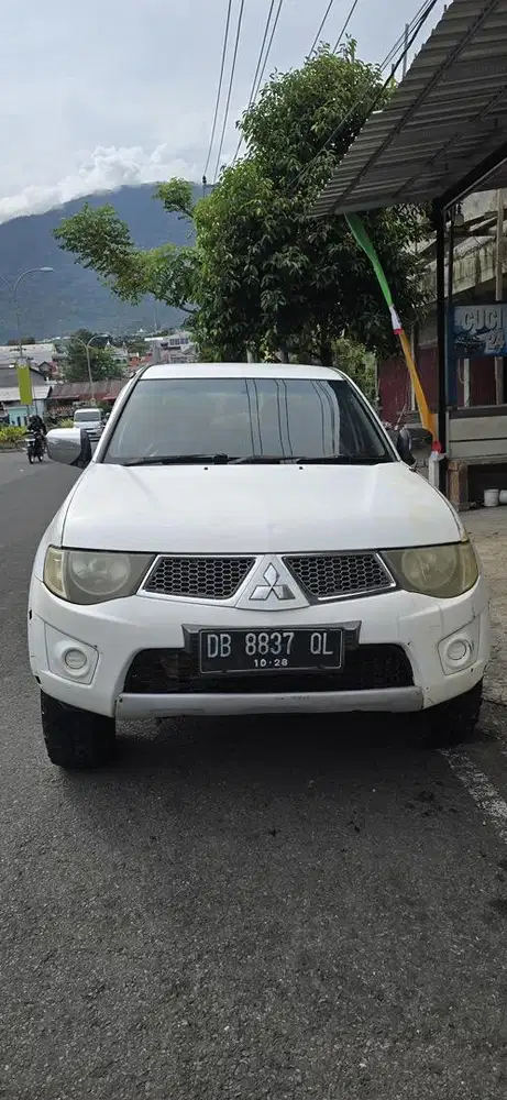 Strada Triton 2.5 GLS Solar 2011