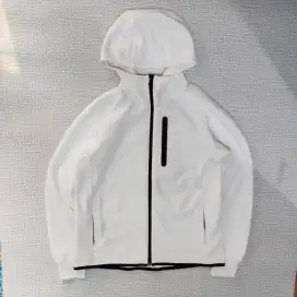 Jaket Uniqlo tech Softshell