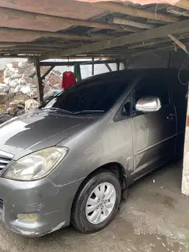 Toyota Kijang Innova 2011 Bensin