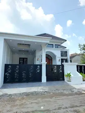 Dijual Rumah Baru Desain Klasik dekat Jalan Besi Jangkang