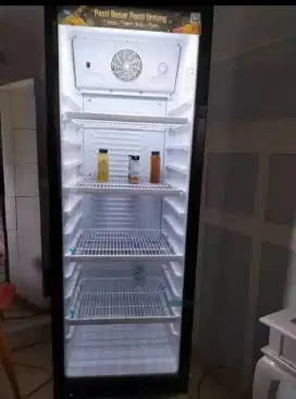 Showcase minuman merk Polytron