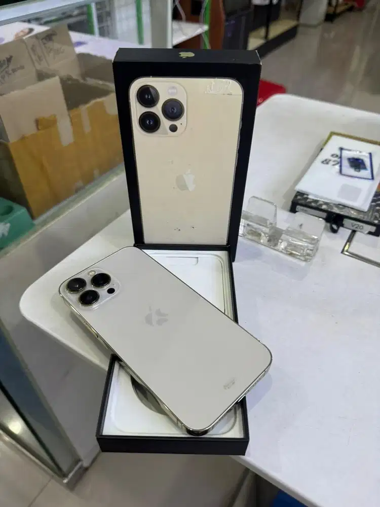 Di jual iphone 13 pro max 256 gb bekas garansi resmi IBOX PA/A