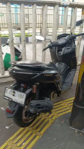 Motor Yamaha exmax hitam