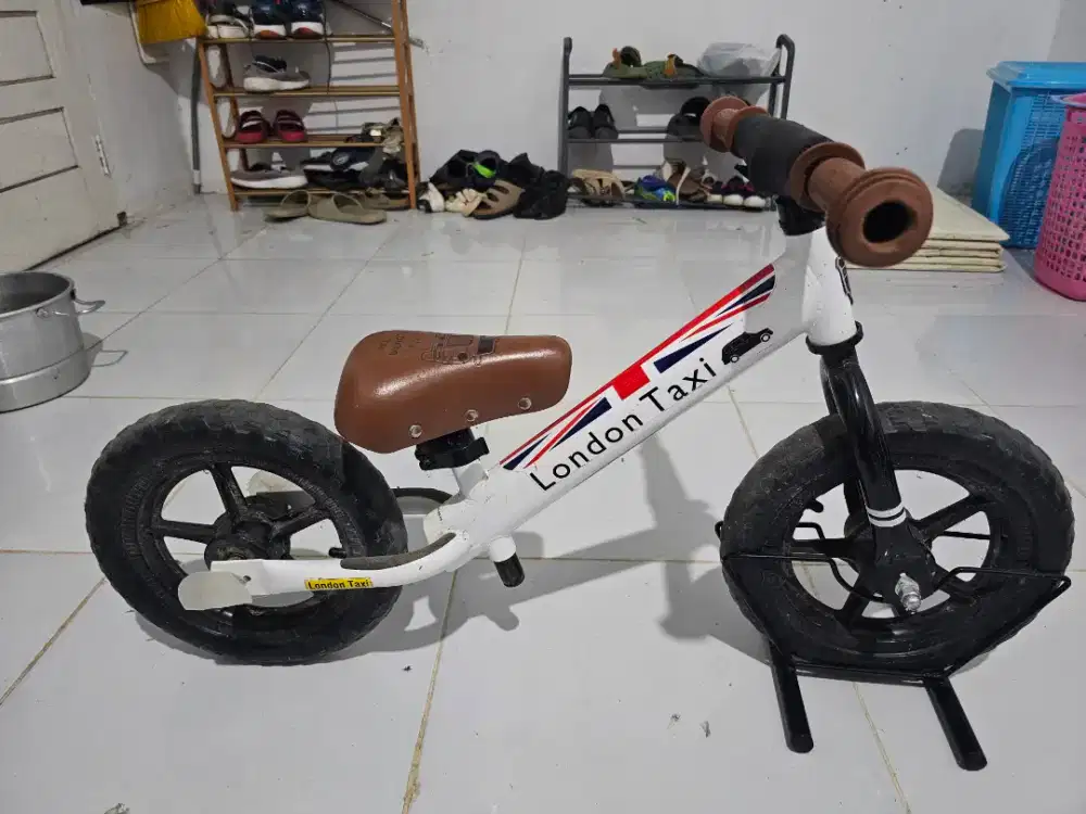 Sepeda Balance Push Bike London Taxi