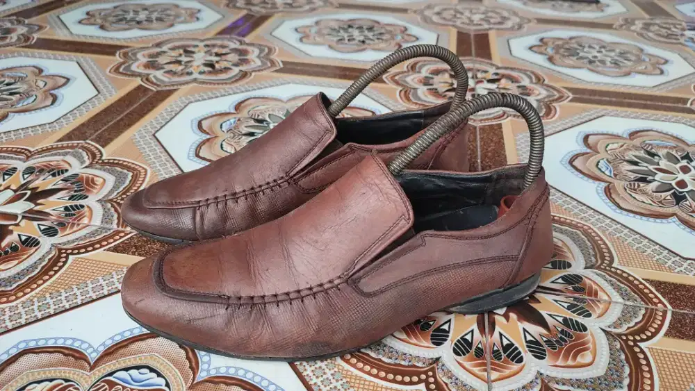 Sepatu second kulit size 40