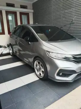 Honda Jazz RS A/T tahun 2019 warna abu