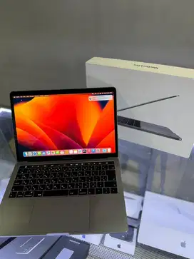 Macbook pro 2019 16/256 full set