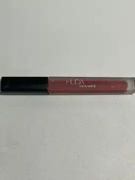 Dijual Cepat , Cuci Lemari !!! Huda Beauty Lipstik.