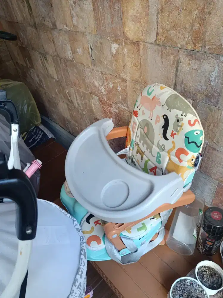 Kursi makan anak
