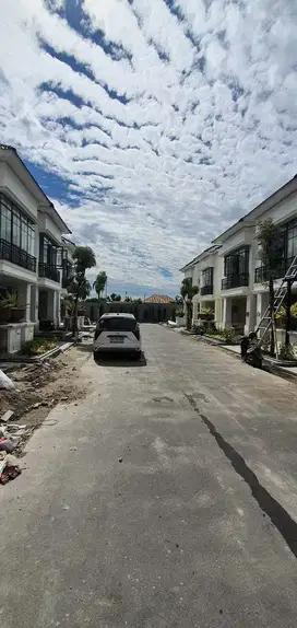 RUMAH 2 LANTAI DI KOMPLEK ELITE  JL METEOROLOGI KOMPLEK JEWEL GARDEN