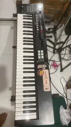 Kibor terlaris Roland XPS-10