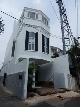 Rumah Siap Huni di Kemang Timur, Jakarta Selatan