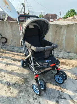 Stroller bayi Spacebaby mudah dilipat
