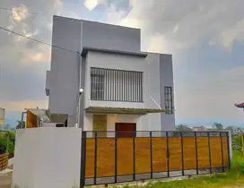 *DIJUAL VILLA FULL FURNISH ADA POOL DEKAT ALUN-ALUN BATU*