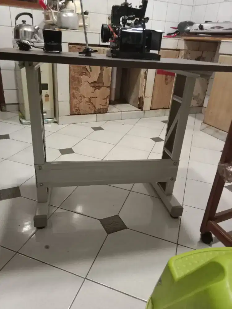 DI JUAL MESIN OBRAS MERK SINGER