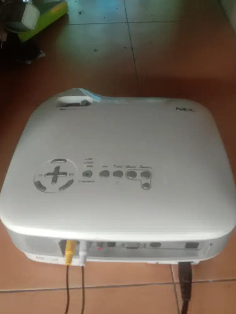 Proyektor nec vt 670