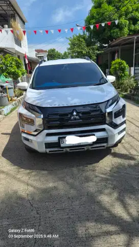 Mitsubishi Xpander cross putih
