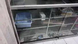 Etalase Kaca Bekas