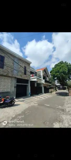 Rumah Kost Full Penghuni Bunga Bunga Soekarno Hatta