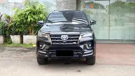 Toyota Fortuner VRZ GR Sport Kicksensor 2.8 AT Hitam NIK 2024 LOW KM
