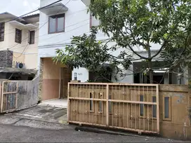 Disewakan rumah per tahun (Area strategis dekat kampus dan sekolah)