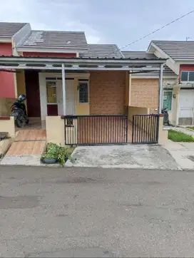Rumah di Boulevard Full Renov strategis dan Asri , fasilitas lengkap