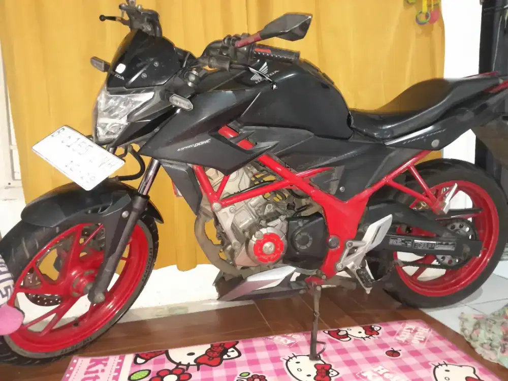 DiJual motor Honda Cb150r thn 2017 akhir.