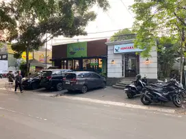 Ruang Usaha Cafe Resto di Kawasan Komersil Sayap Riau