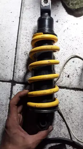 Dijual Mono Shock Original Yamaha Fiixion original 100%..
NORMAL