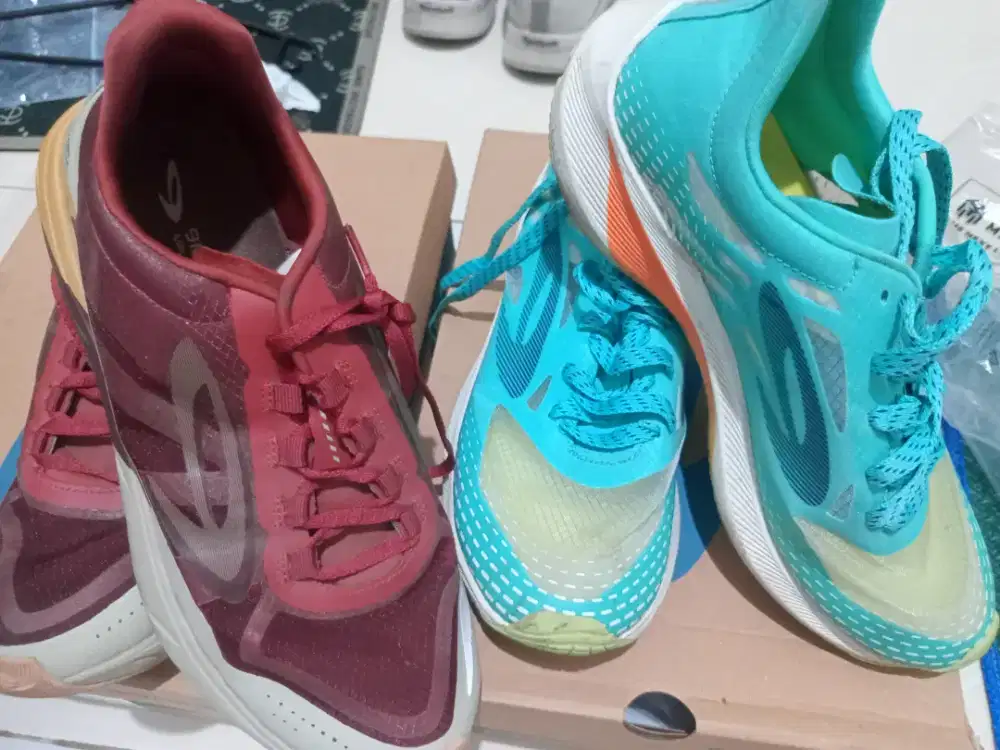 2 SEPATU 500RB (910 RUNNERS) LENGKAP DENGAN KOTAK 1 Bulan pakai