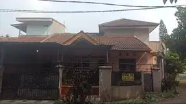 Di jual Rumah 2 lt full renov 130 m2 lokasi strategis dekat tol