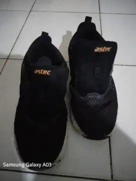 Sepatu running Astec