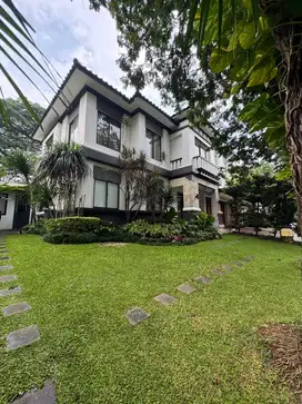 Dijual Rumah hoek view cantik di The Green Bsd