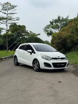 Kia Rio 1.4 at 2013 putih