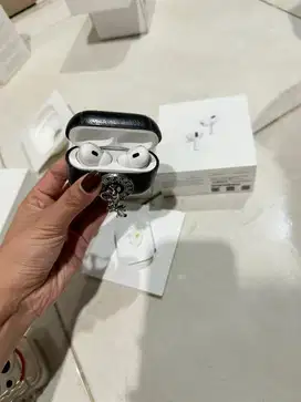 Airpods Pro Gen 2 (Lighthing Cable)