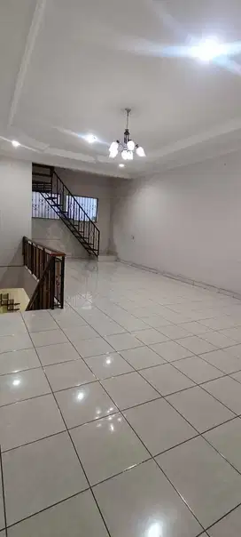 Ruko Strategis Siap Pakai Usaha di Taman Kopo Indah 2