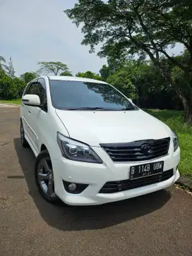Innova Diesel V A/T 2012