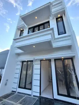 Dijual Rumah Exclusive Di Lenteng Agung - Jagakarsa, Jakarta Selatan 2 Lantai + Rooftop 3 Kamar
