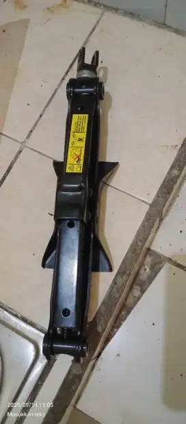 Dongkrakan jembatan mobil