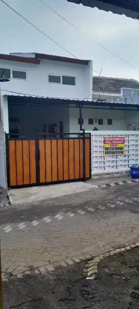 Dikontrakkan Rumah 2 lantai beserta perabotan