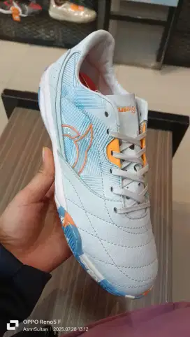 PL sepatu futsal merk ortuseight