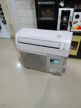 Ac daikin 1/2pk sampai 2,5pk scond original redy silahkam di pilih