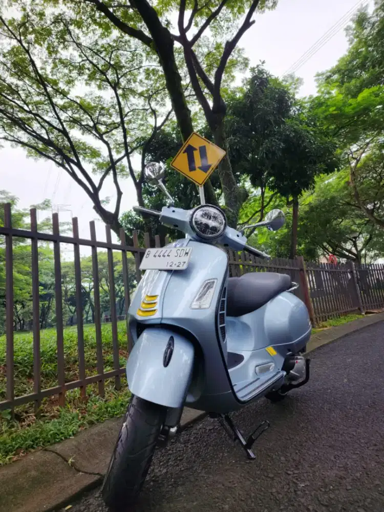 Vespa GTS 300 Hpe 2022 pakai 2023 , km under 1000km, pemakai lgs