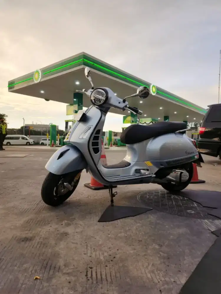 VESPA  GTS 300 Hpe 2022 km under 1000km, pemakai lgs